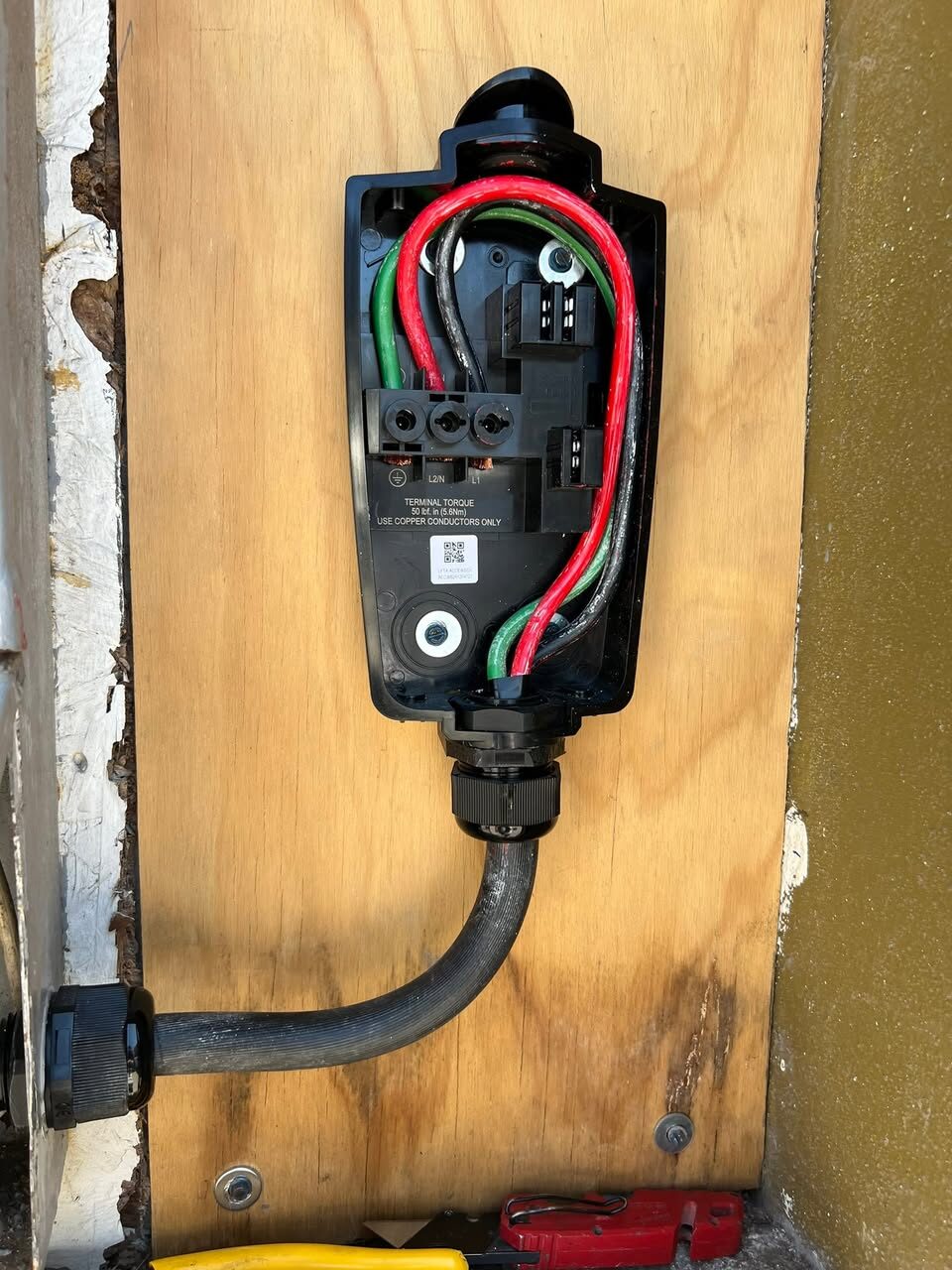 Cableado de terminales del Tesla Wall Connector